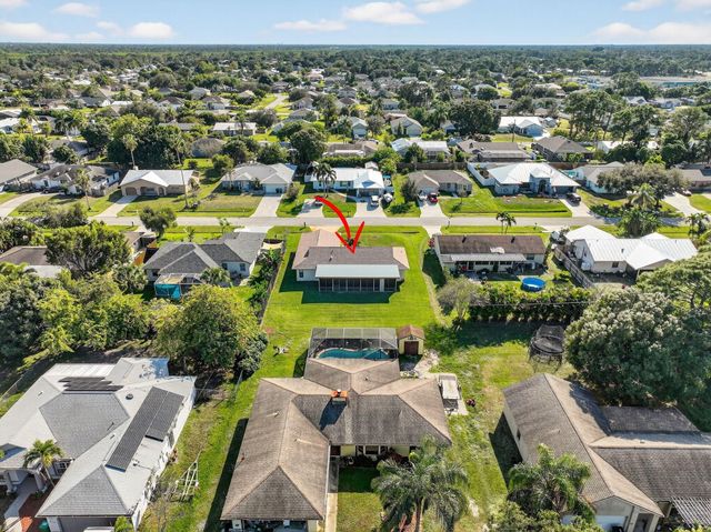 943 SE Brookedge Avenue E, Port St Lucie, FL 34983
