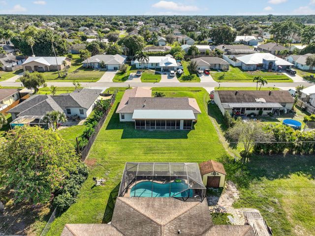 943 SE Brookedge Avenue E, Port St Lucie, FL 34983