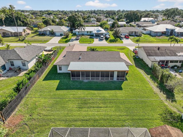 943 SE Brookedge Avenue E, Port St Lucie, FL 34983