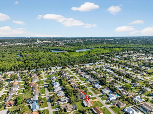 943 SE Brookedge Avenue E, Port St Lucie, FL 34983