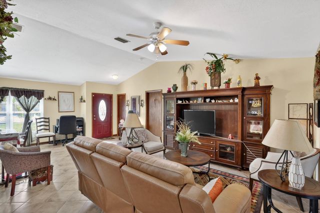 943 SE Brookedge Avenue E, Port St Lucie, FL 34983