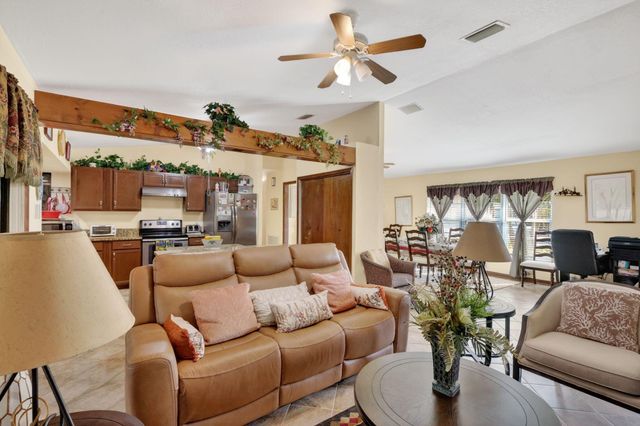 943 SE Brookedge Avenue E, Port St Lucie, FL 34983