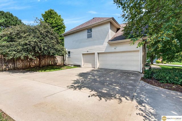 15922 Burt Street, Omaha, NE 68118