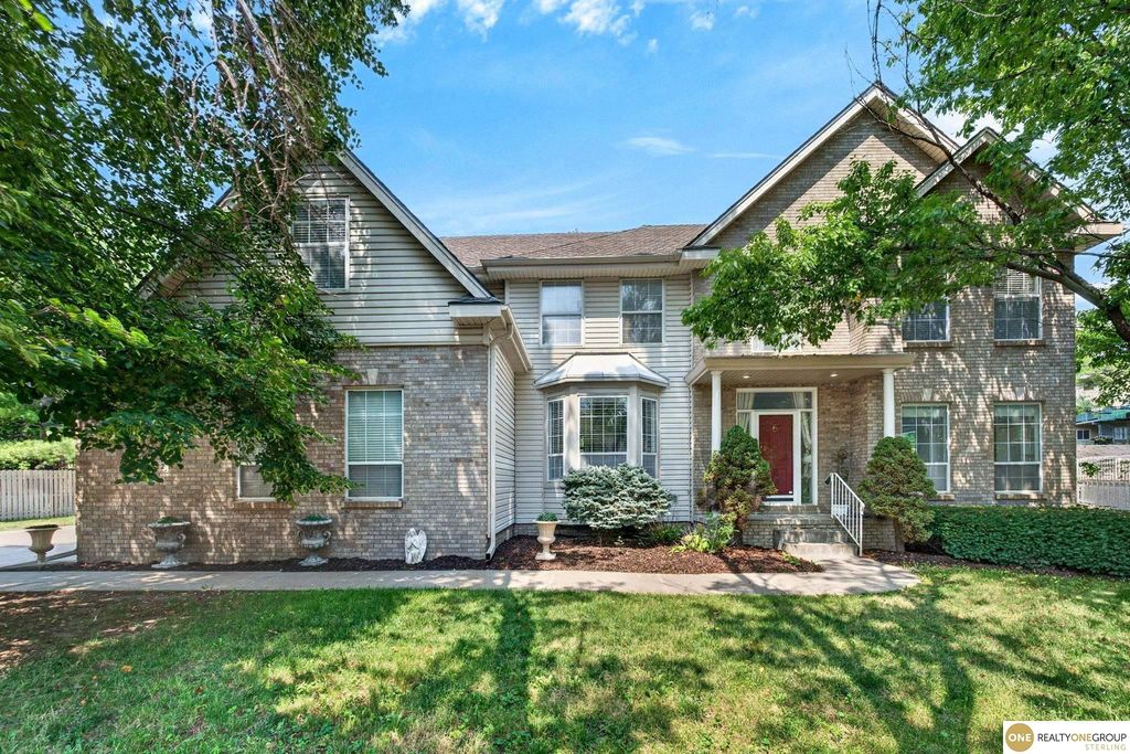 15922 Burt Street, Omaha, NE 68118