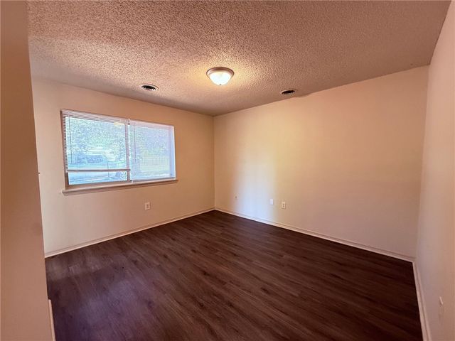 2310 Raven Lane, Fayetteville, AR 72704