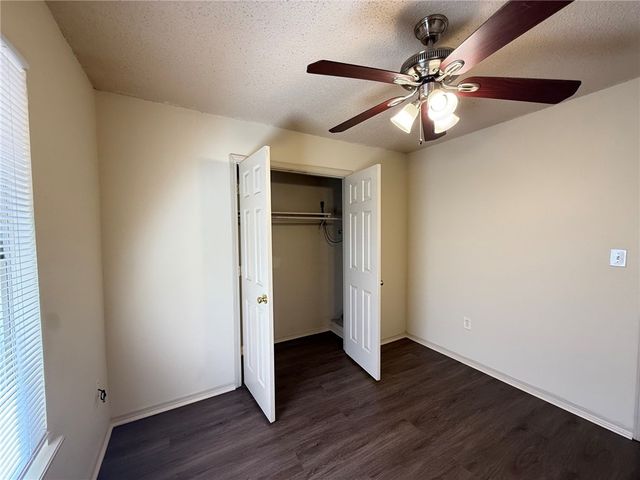 2310 Raven Lane, Fayetteville, AR 72704