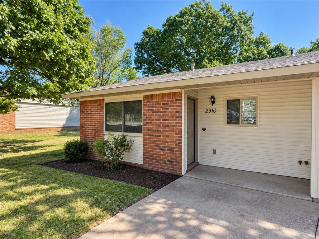 2310 Raven Lane, Fayetteville, AR 72704