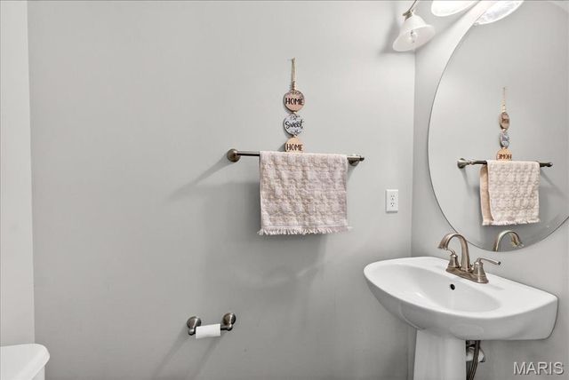 208 Candice Way, St Peters, MO 63376