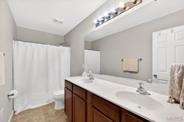 208 Candice Way, St Peters, MO 63376