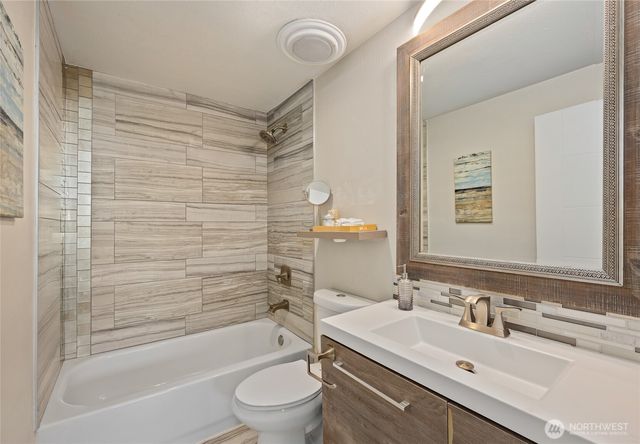 1462 SE Camano Drive, Camano Island, WA 98282
