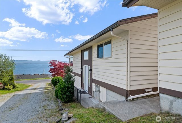 1462 SE Camano Drive, Camano Island, WA 98282