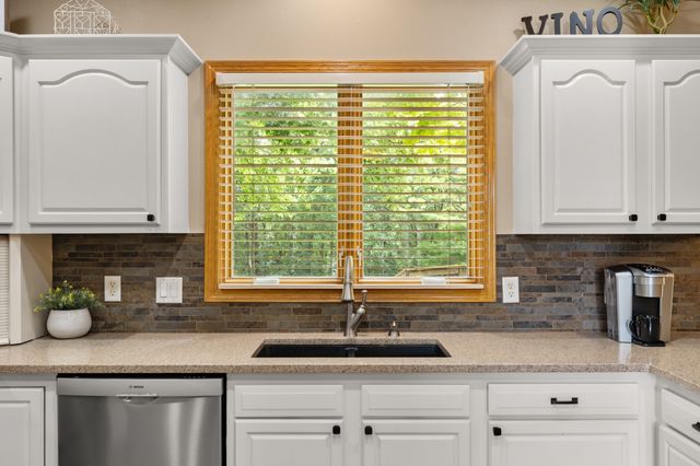 990 SE Westwoods Drive, Waukee, IA 50263