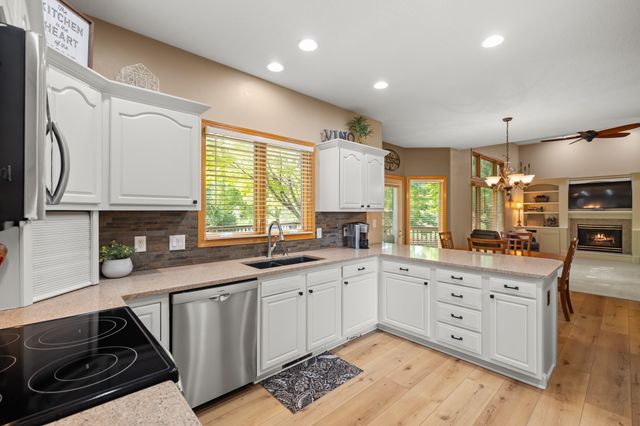 990 SE Westwoods Drive, Waukee, IA 50263
