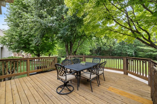 990 SE Westwoods Drive, Waukee, IA 50263