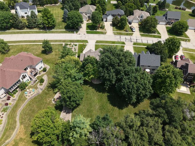 990 SE Westwoods Drive, Waukee, IA 50263