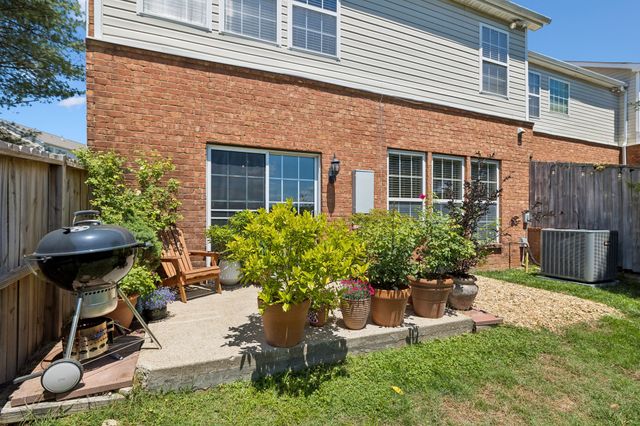 521 Old Towne Dr, Brentwood, TN 37027