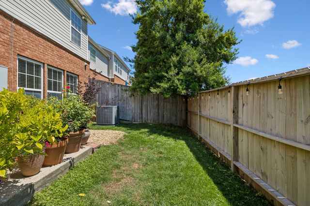 521 Old Towne Dr, Brentwood, TN 37027