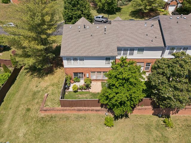 521 Old Towne Dr, Brentwood, TN 37027