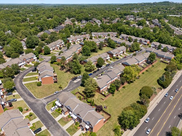 521 Old Towne Dr, Brentwood, TN 37027