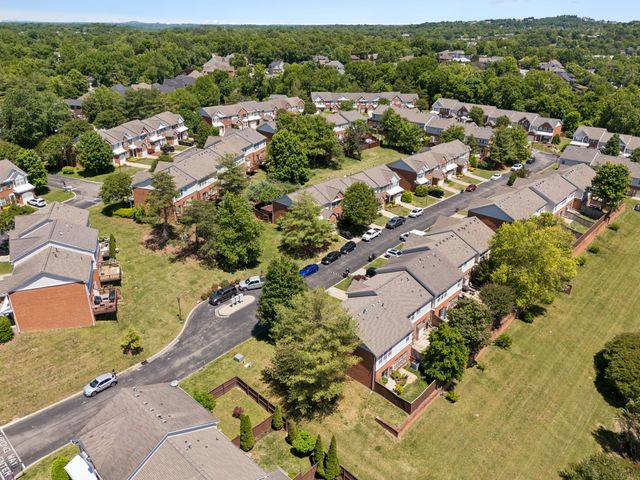 521 Old Towne Dr, Brentwood, TN 37027