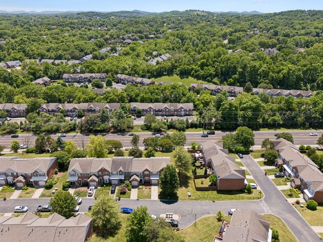 521 Old Towne Dr, Brentwood, TN 37027