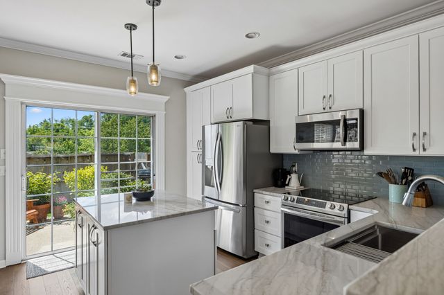 521 Old Towne Dr, Brentwood, TN 37027