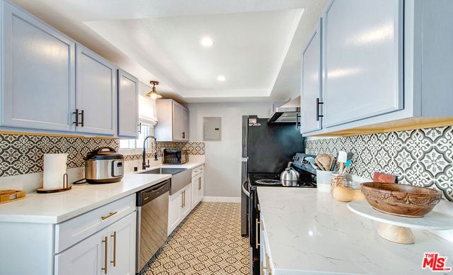 141 W Hillcrest Boulevard 2, Inglewood, CA 90301