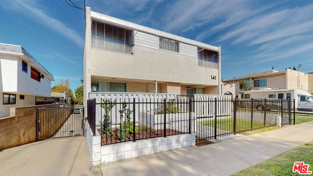 141 W Hillcrest Boulevard 2, Inglewood, CA 90301