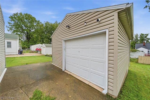 788 E Archwood Avenue, Akron, OH 44306