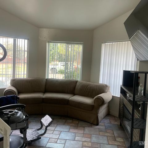 6605 Timber Cove Court, Bakersfield, CA 93307