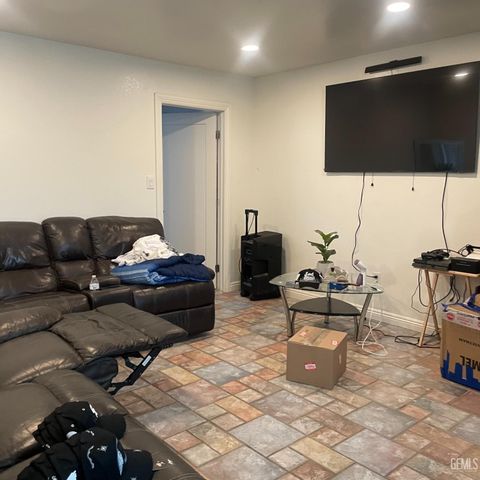 6605 Timber Cove Court, Bakersfield, CA 93307
