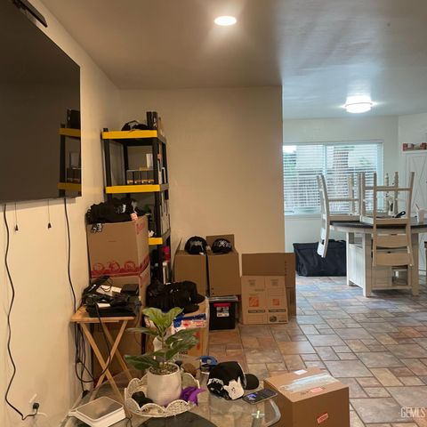 6605 Timber Cove Court, Bakersfield, CA 93307