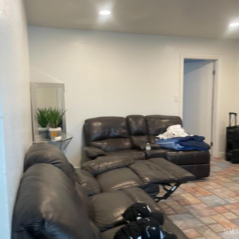 6605 Timber Cove Court, Bakersfield, CA 93307