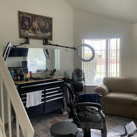 6605 Timber Cove Court, Bakersfield, CA 93307