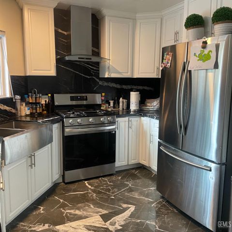 6605 Timber Cove Court, Bakersfield, CA 93307