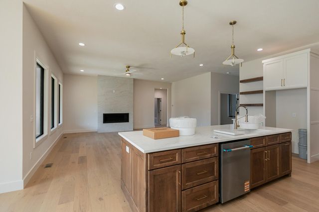 2016 N Silver Charm Avenue, Springfield, MO 65802