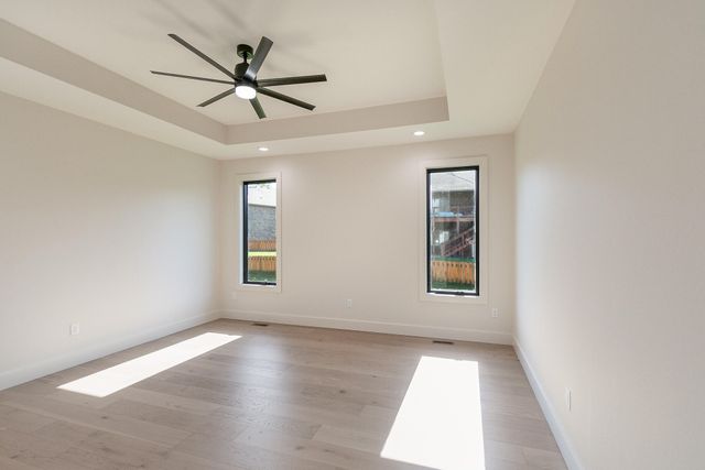 2016 N Silver Charm Avenue, Springfield, MO 65802