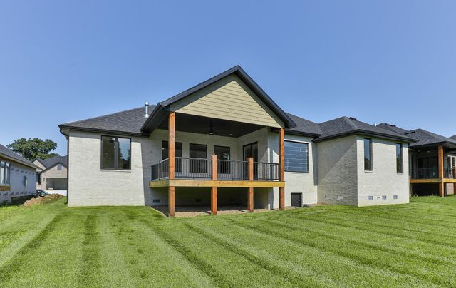 2016 N Silver Charm Avenue, Springfield, MO 65802