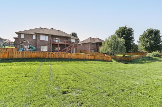 2016 N Silver Charm Avenue, Springfield, MO 65802