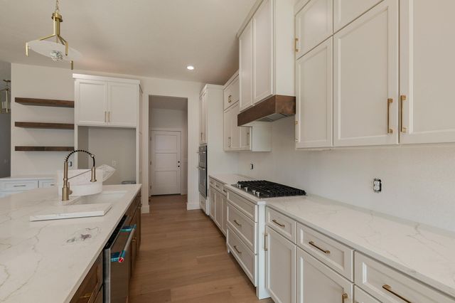 2016 N Silver Charm Avenue, Springfield, MO 65802