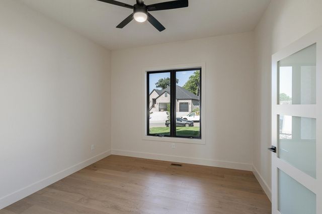 2016 N Silver Charm Avenue, Springfield, MO 65802