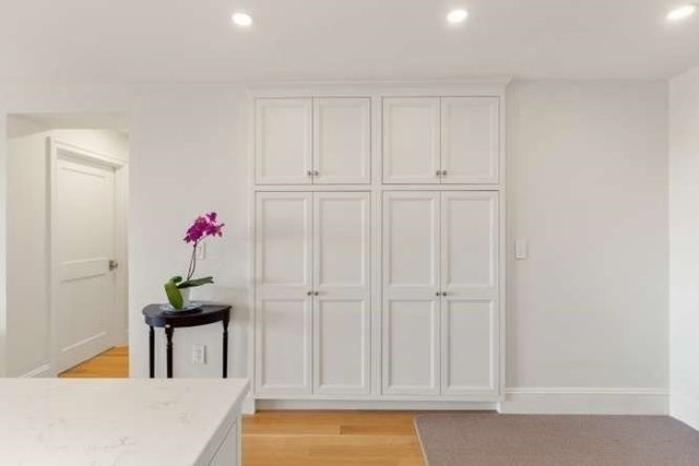 9 Hawthorne Pl 14H, Boston, MA 02114