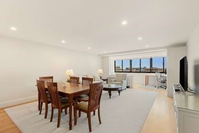 9 Hawthorne Pl 14H, Boston, MA 02114