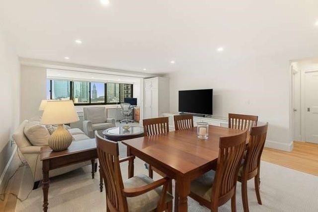 9 Hawthorne Pl 14H, Boston, MA 02114