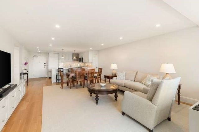 9 Hawthorne Pl 14H, Boston, MA 02114