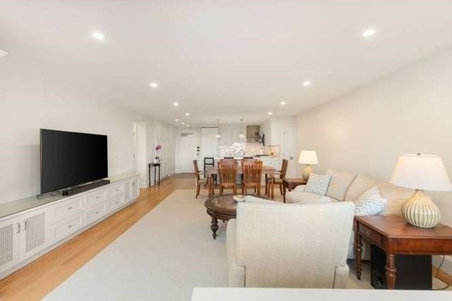 9 Hawthorne Pl 14H, Boston, MA 02114