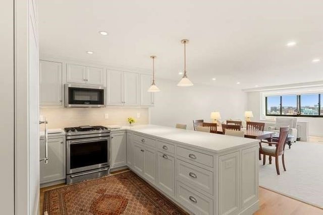 9 Hawthorne Pl 14H, Boston, MA 02114