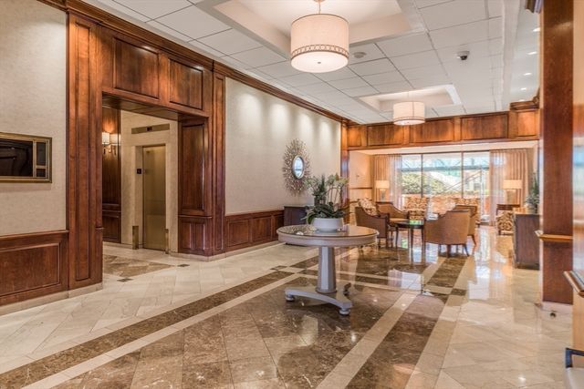 9 Hawthorne Pl 14H, Boston, MA 02114