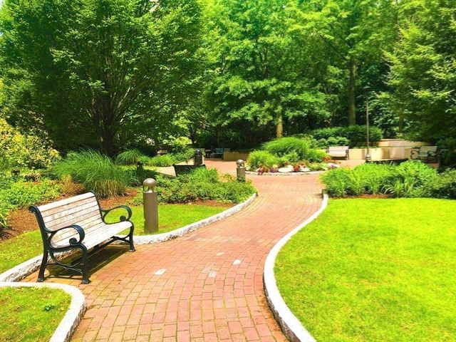 9 Hawthorne Pl 14H, Boston, MA 02114