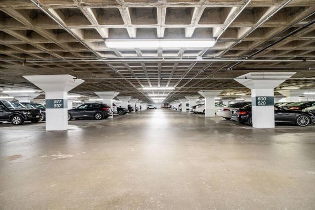 9 Hawthorne Pl 14H, Boston, MA 02114